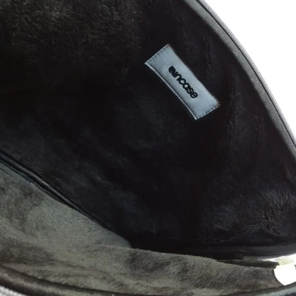 Incase Grey Laptop Zip Zip Case Soft Interior
